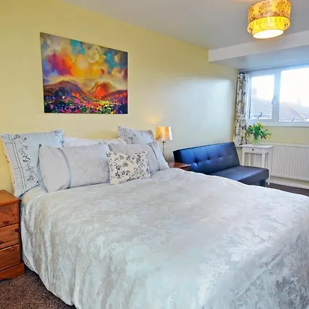 Spacious Rugby Field With Off-street Parking And Ev Fast Point For Electric Cars Apartman Whitby