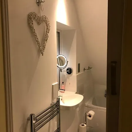 Spacious Rugby Field With Off-street Parking And Ev Fast Point For Electric Cars 公寓 惠特比