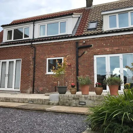 Spacious Rugby Field With Off-street Parking And Ev Fast Point For Electric Cars Apartman