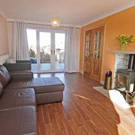 Spacious Rugby Field With Off-street Parking And Ev Fast Point For Electric Cars Apartman *