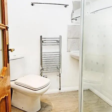 Spacious Rugby Field With Off-street Parking And Ev Fast Point For Electric Cars 公寓 *