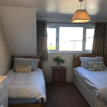 Spacious Rugby Field With Off-street Parking And Ev Fast Point For Electric Cars 公寓