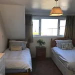 Spacious Rugby Field With Off-street Parking And Ev Fast Point For Electric Cars Appartement